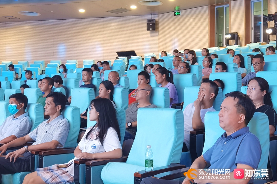 高德娱乐【视频】学术大咖亲临东莞市民文明大课堂 讲述高效进修的窍门(图3)